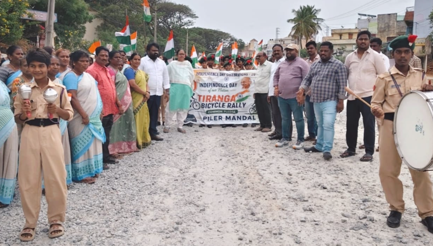పీలేరులో జాతీయ జెండాలతో సైకిల్ ర్యాలీ   80వ స్వాతంత్ర దినోత్సవ వేడుకల్లో విద్యార్థుల జోష్